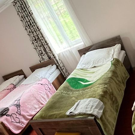 Ciuri'S Guesthouse Zhabeshi ภายนอก รูปภาพ