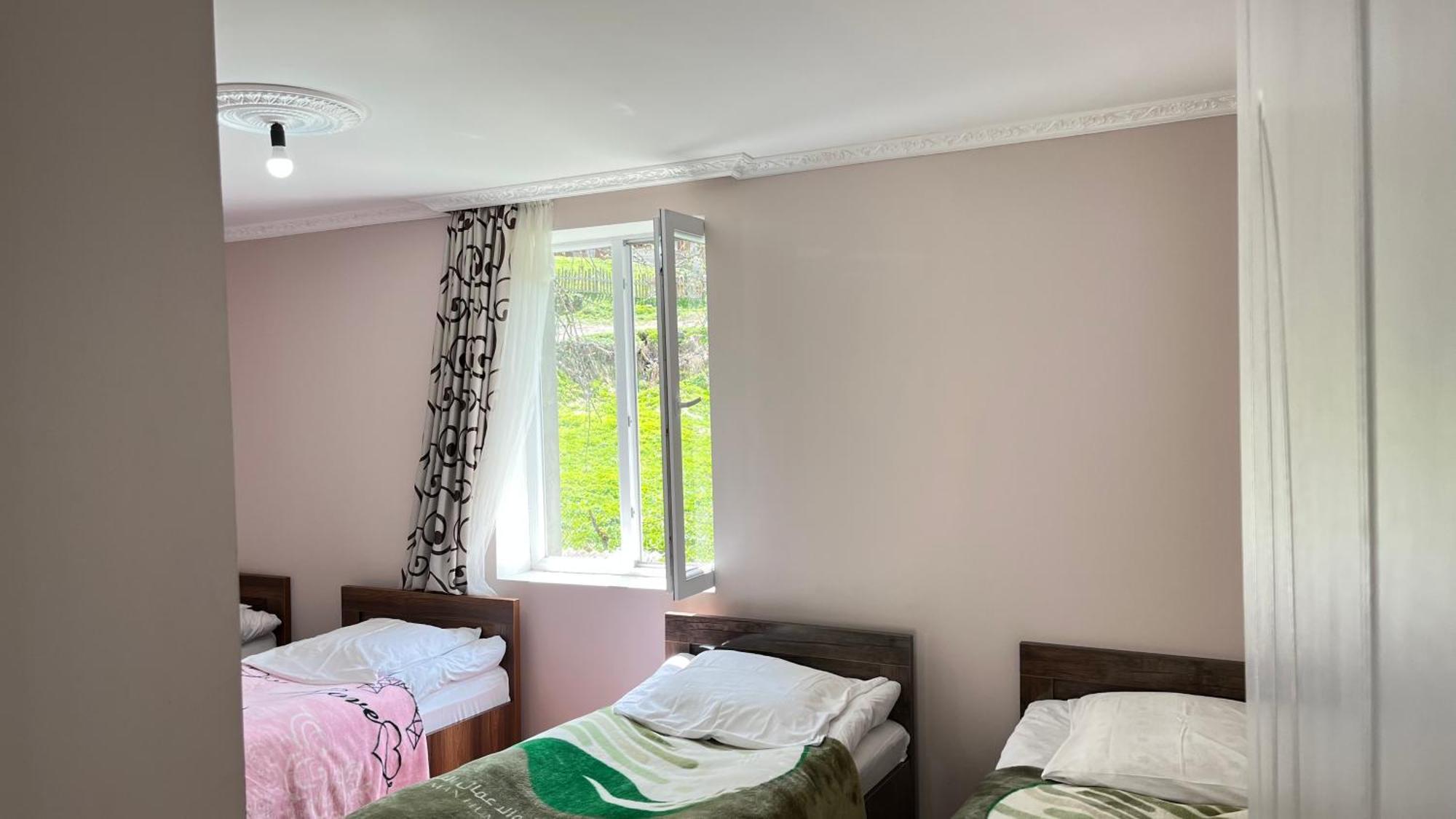Ciuri'S Guesthouse Zhabeshi ภายนอก รูปภาพ