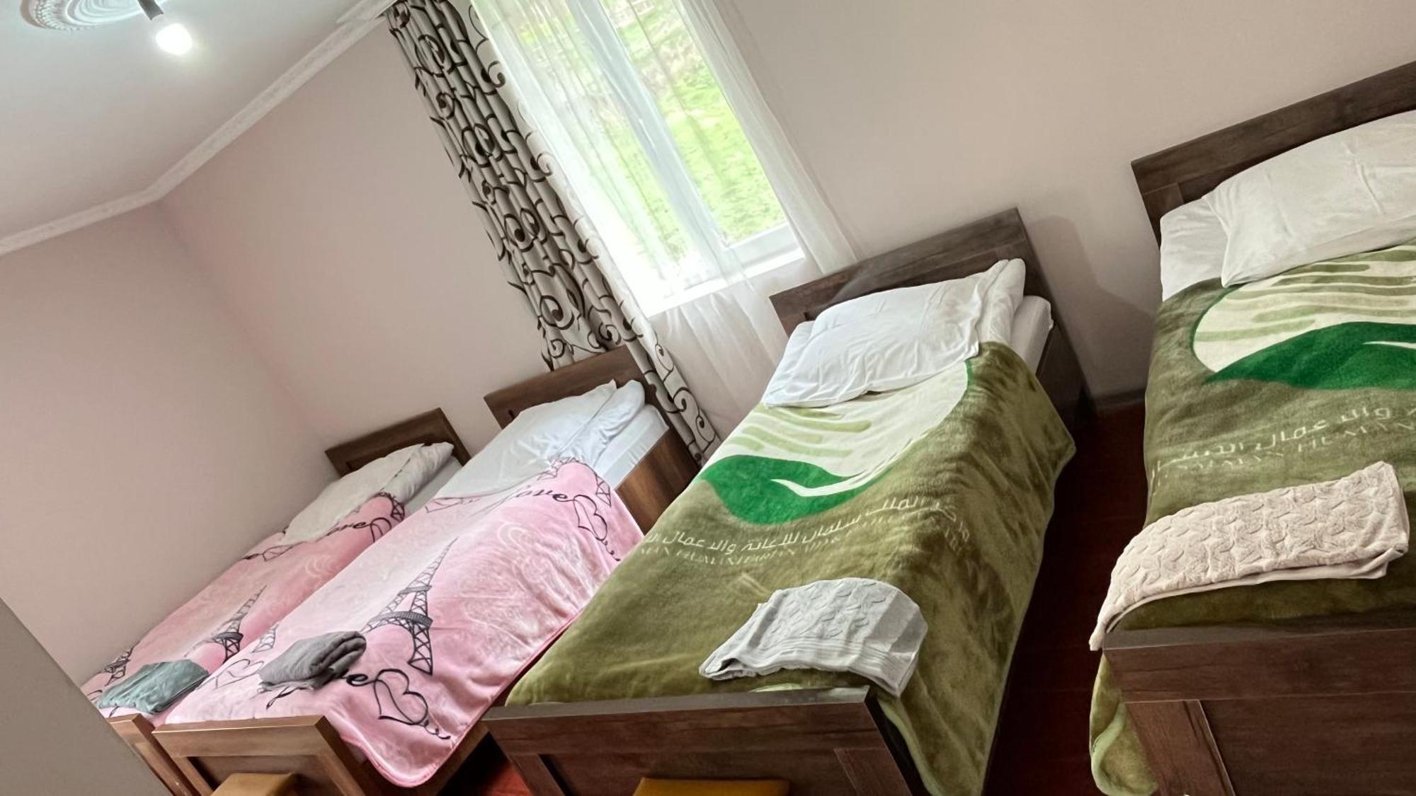 Ciuri'S Guesthouse Zhabeshi ภายนอก รูปภาพ